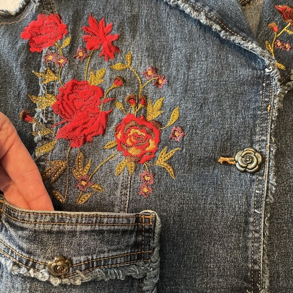 DG2 Embroidered Denim Vest Women's M Floral Rose Pockets Frayed Hem Boho Y2K - Picture 8 of 11